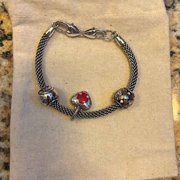 Pandora charm bracelet with 3 charms - Picture 2 of 2